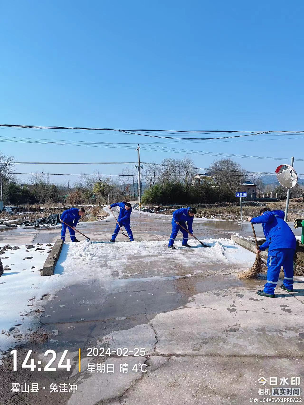 1709774164585033.jpg 為周邊村莊街道義務(wù)除雪 (4).jpg