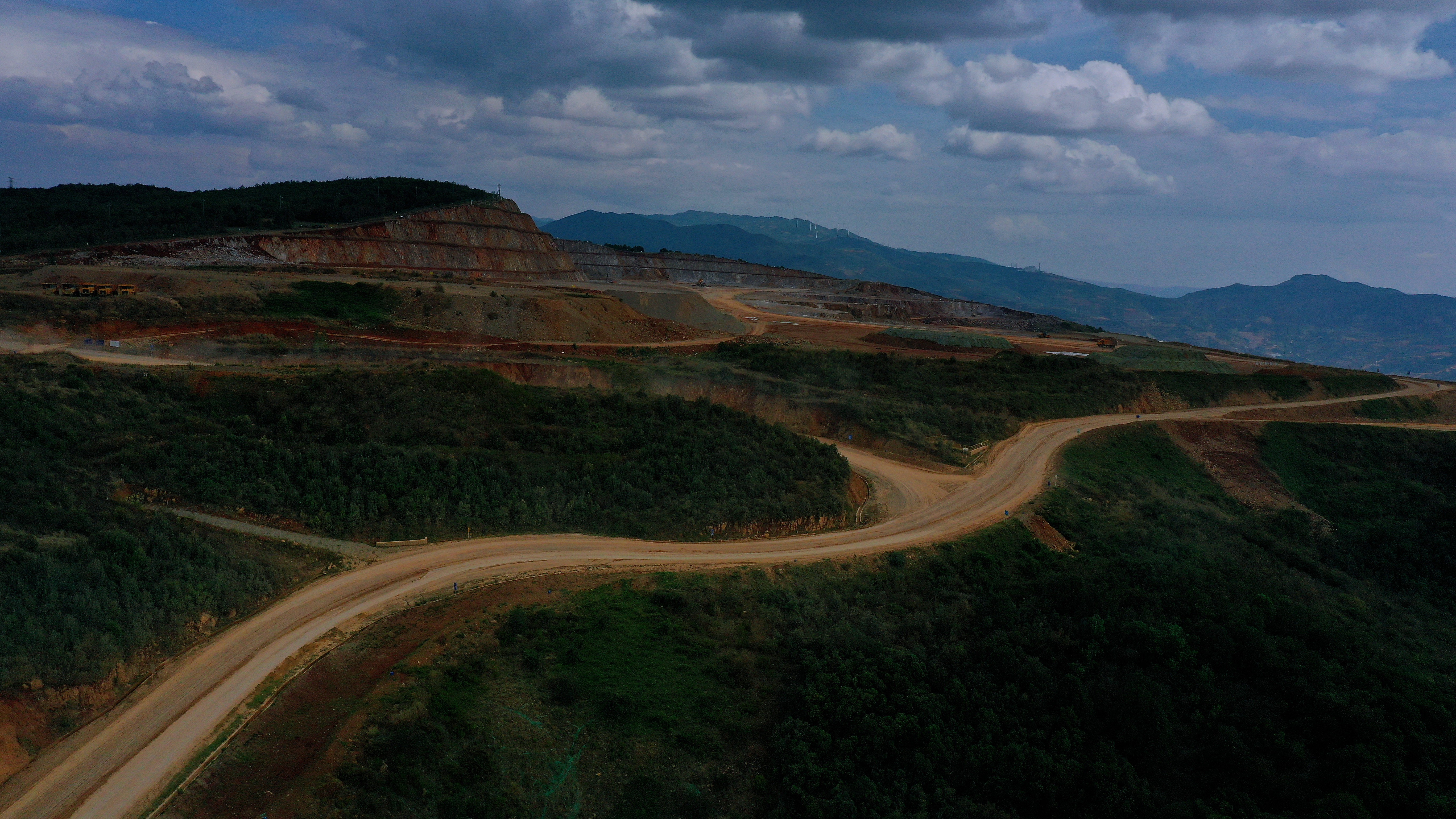 1732264095606748.jpg 礦區(qū)航拍圖.jpg